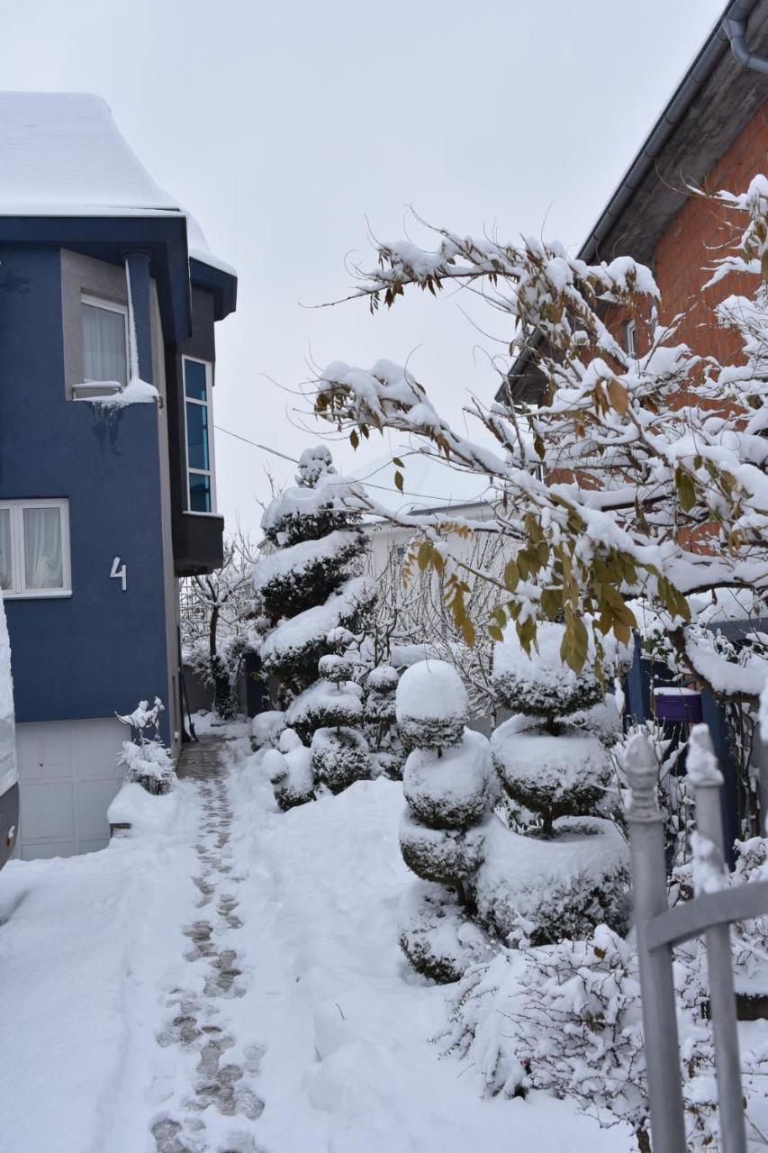 Blue House Apartment Ni Exterior foto